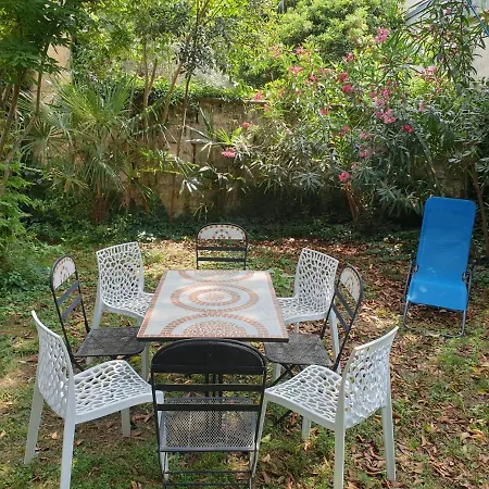 Maison 150m2 Jardin A Louer En Entier, Centre Chartrons, 3 3 Salles De Bains 1 Canape-lit Llllnumero De Telephone Dans L'annonce Si Questionlll 3*