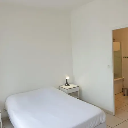 호텔 Maison 150m2 Jardin A Louer En Entier, Centre Chartrons, 3 3 Salles De Bains 1 Canape-lit Llllnumero De Telephone Dans L'annonce Si Questionlll