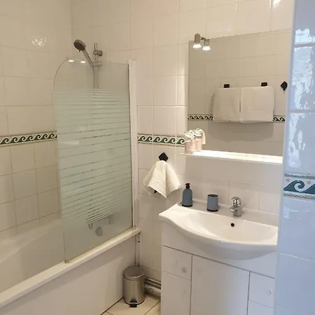 Otel Maison 150m2 Jardin A Louer En Entier, Centre Chartrons, 3 3 Salles De Bains 1 Canape-lit Llllnumero De Telephone Dans L'annonce Si Questionlll Bordeaux