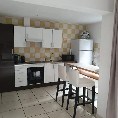 호텔 Maison 150m2 Jardin A Louer En Entier, Centre Chartrons, 3 3 Salles De Bains 1 Canape-lit Llllnumero De Telephone Dans L'annonce Si Questionlll 3*