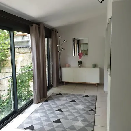 Maison 150m2 Jardin A Louer En Entier, Centre Chartrons, 3 3 Salles De Bains 1 Canape-lit Llllnumero De Telephone Dans L'annonce Si Questionlll Tatil Evi Bordeaux