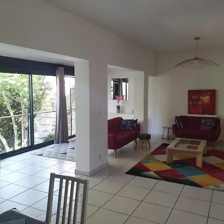 Maison 150m2 Jardin A Louer En Entier, Centre Chartrons, 3 3 Salles De Bains 1 Canape-lit Llllnumero De Telephone Dans L'annonce Si Questionlll 3* 보르도