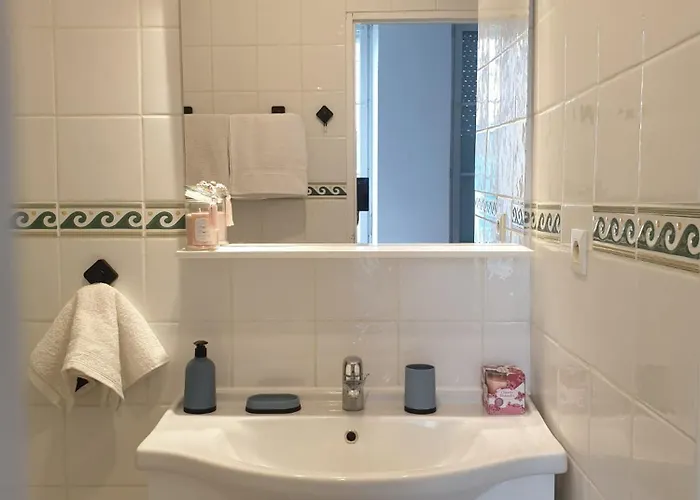호텔 Maison 150m2 Jardin A Louer En Entier, Centre Chartrons, 3 3 Salles De Bains 1 Canape-lit Llllnumero De Telephone Dans L'annonce Si Questionlll