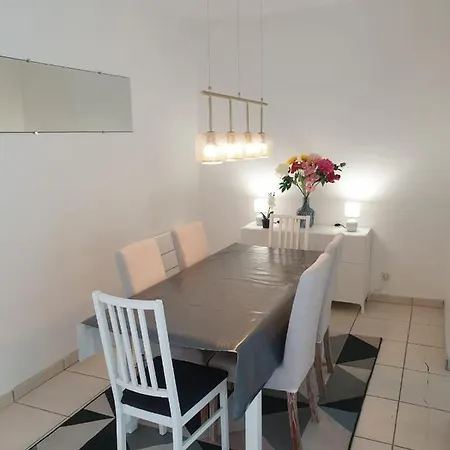 Отель Maison 150m2 Jardin A Louer En Entier, Centre Chartrons, 3 3 Salles De Bains 1 Canape-lit Llllnumero De Telephone Dans L'annonce Si Questionlll Бордо