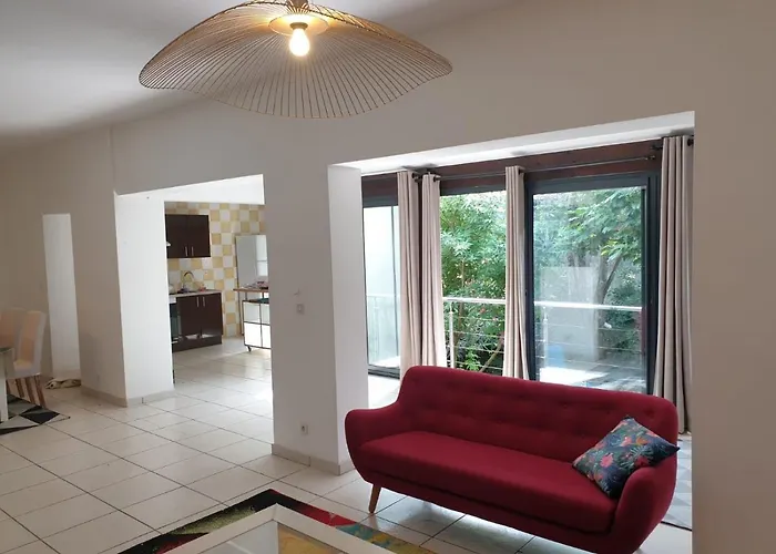 Hotel Maison 150m2 Jardin A Louer En Entier, Centre Chartrons, 3 3 Salles De Bains 1 Canape-lit Llllnumero De Telephone Dans L'annonce Si Questionlll
