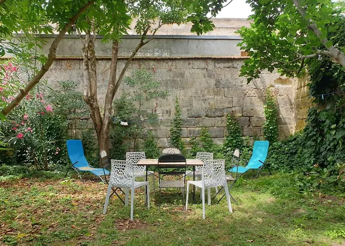 Hotel Maison 150m2 Jardin A Louer En Entier, Centre Chartrons, 3 3 Salles De Bains 1 Canape-lit Llllnumero De Telephone Dans L'annonce Si Questionlll 3*