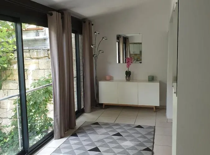 Maison 150m2 Jardin A Louer En Entier, Centre Chartrons, 3 3 Salles De Bains 1 Canape-lit Llllnumero De Telephone Dans L'annonce Si Questionlll Hotel Bordeaux