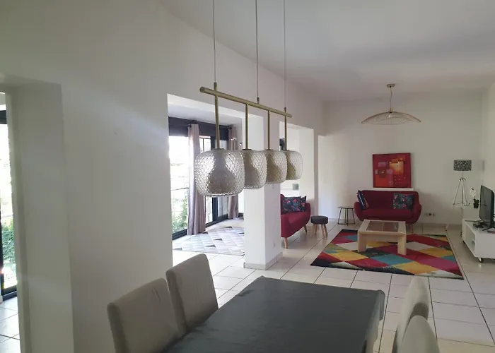 Maison 150m2 Jardin A Louer En Entier, Centre Chartrons, 3 3 Salles De Bains 1 Canape-lit Llllnumero De Telephone Dans L'annonce Si Questionlll
